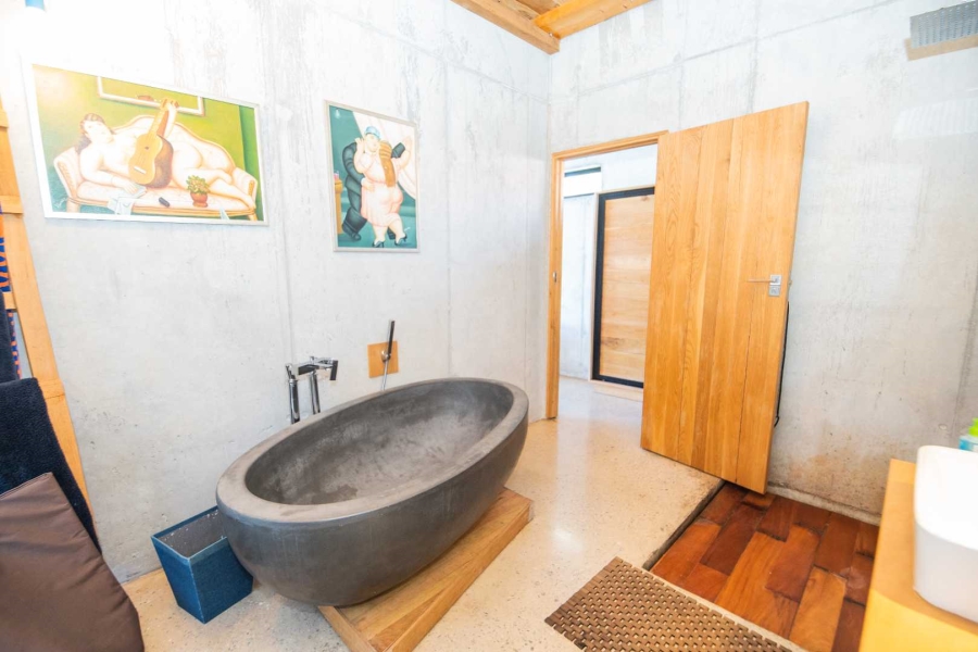 6 Bedroom Property for Sale in Port Elizabeth Central Eastern Cape